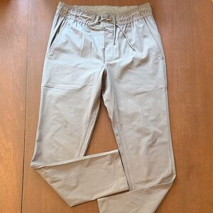 Vuori Meta Elastic Waist Pant - Men's // Vapor in color // size Small //